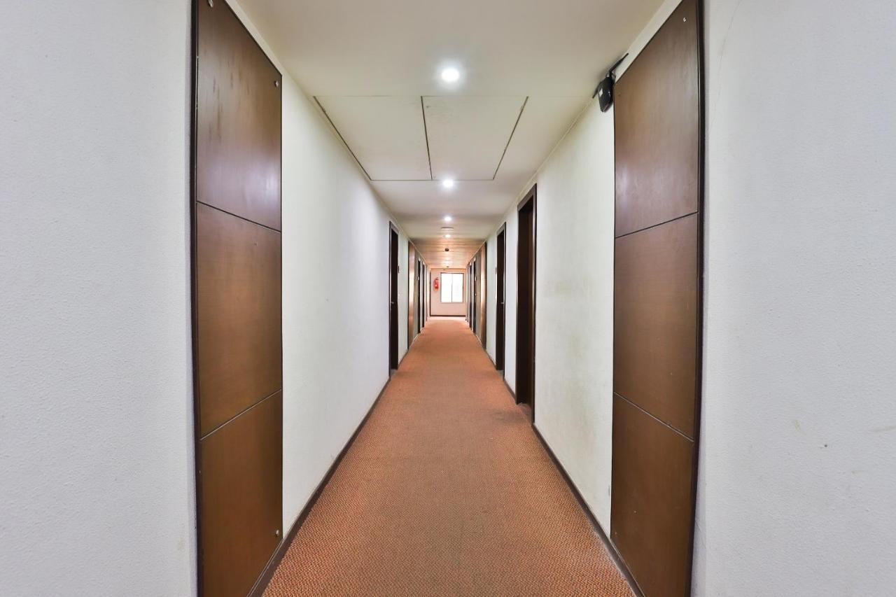 Oyo 4320 Hotel Aum Regency Vadodara Ngoại thất bức ảnh