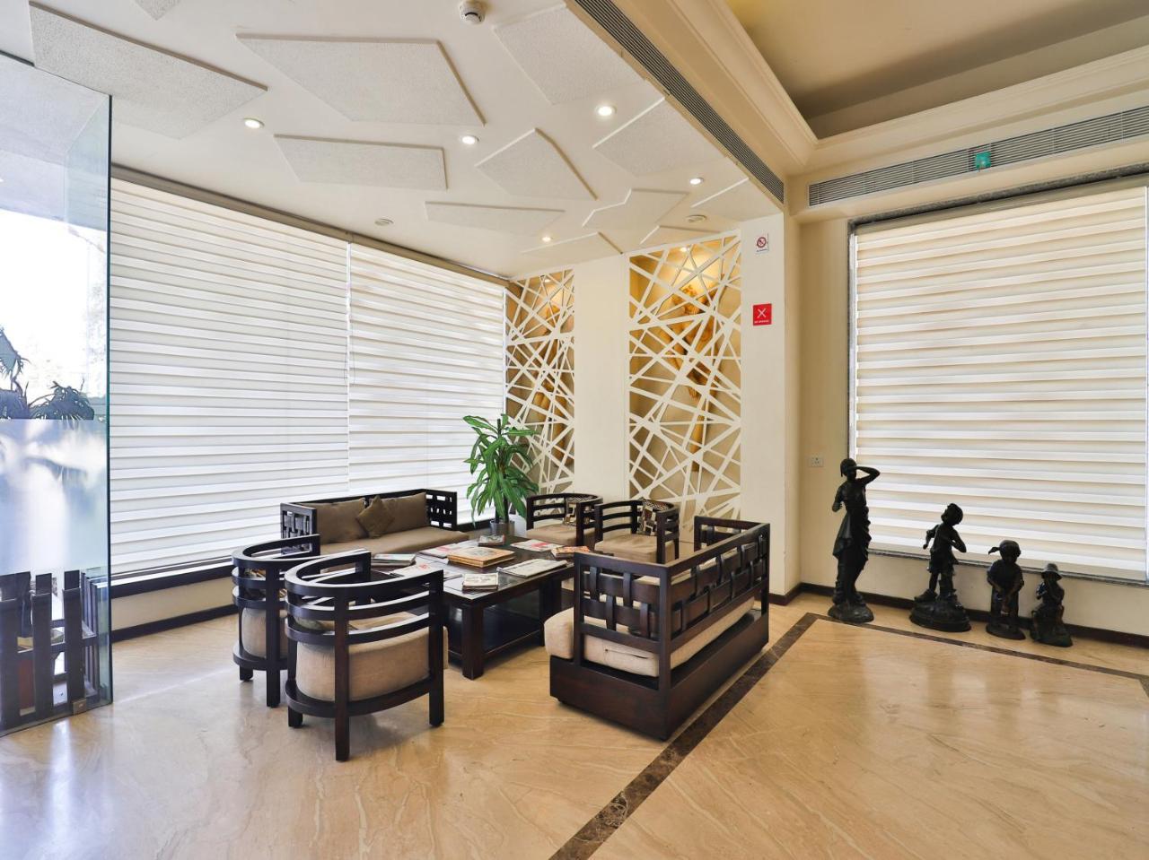 Oyo 4320 Hotel Aum Regency Vadodara Ngoại thất bức ảnh