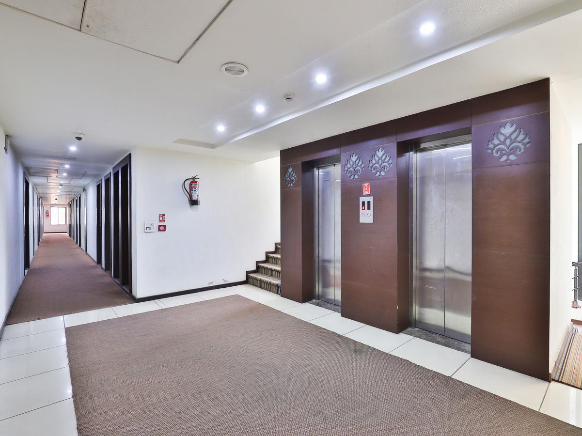 Oyo 4320 Hotel Aum Regency Vadodara Ngoại thất bức ảnh