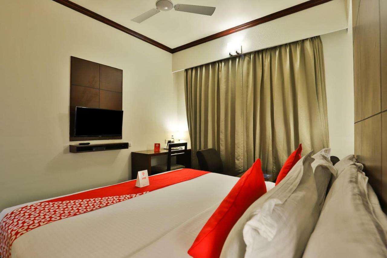 Oyo 4320 Hotel Aum Regency Vadodara Ngoại thất bức ảnh